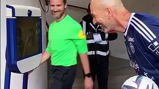 Le tendre échange entre Zinedine Zidane et un jeune supporter hospitalisé