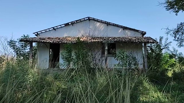 OUVI BARULHOS ESTRANHOS VINDOS DE DENTRO DA CASA ABANDONADA
