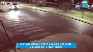 La Plata: pickup se llevó puesta a una moto y escapó en Parque Alberti