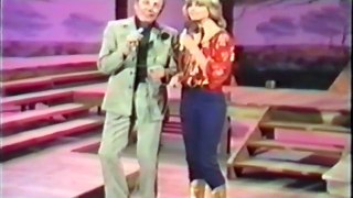 OLIVIA NEWTON-JOHN & VAL DOONICAN - If You Love Me, Let Me Know (Val Doonican 1977)