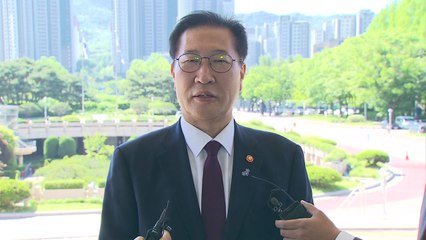 법무장관 "검찰총장과 충분히 협의...요청 다 받아야 하나" / YTN