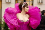 Urvashi Rautela ने गुलाबो बन कान्स फिल्म फेस्टिवल में बिखेरा जलवा, वीडियो हुई वायरल