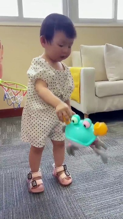 This crab is so fun Useful Baby Product & Toys 1213 (720p)