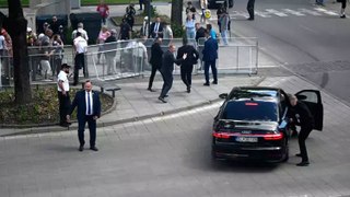 Slovakya Başbakanı Robert Fico'ya silahlı saldırı: Hayati tehlikeyi atlattı