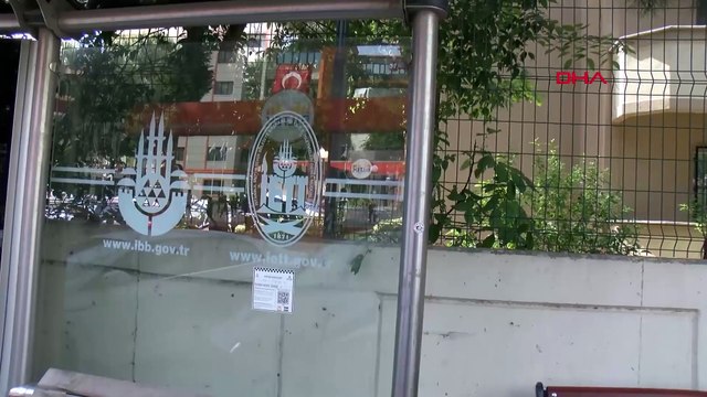 Kadın İETT şoförüne saldırı girişimi kamerada! Camı yumrukladı, tehdit etti, küfürler savurdu...