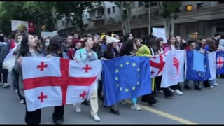 Georgia, in 30.000 sfilano contro la legge sulle influenze straniere