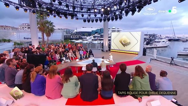 Emilie Dequenne fond en larmes sur le plateau de C à vous à Cannes