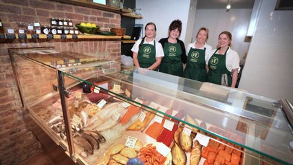 Video herunterladen: Rock A Nore Fisheries in Hastings, East Sussex, opens a new shop and restaurant in Kings Road, St Leonards