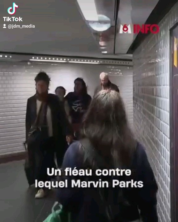 French channel M6 Report on Pickpockets in the Paris underground 3 Jan 2024 featuring JazzduMétro Media founder, singer and comedian, Marvin Parks