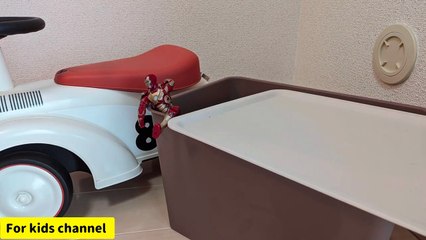 トイ・ストーリー _ toy story in my house _ ironman and batman _ play with toys _ おもちゃ遊び