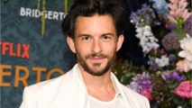 Voici - La Chronique des Bridgerton : Jonathan Bailey, l'interprète d'Anthony Bridgerton, est-il en couple ?