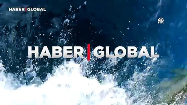 Balıkesir'de görsel şölen: Tur teknesine yunuslar eşlik etti