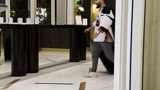 Les acteurs Shia LaBeouf et Willem Dafoe arrivent au Carlton presque incognitos