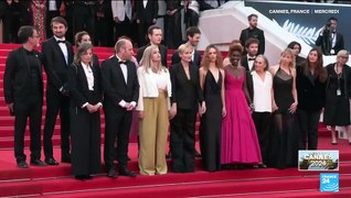 77e Festival de Cannes : Judith Godrèche mains sur la bouche avant la projection de son film 