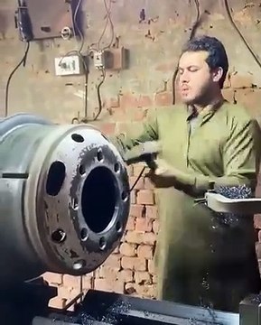 Amazing at Replacing a Truck Broken Tyre Rim