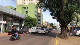 Kombi e Cruze se envolvem em acidente na Rua Paraná
