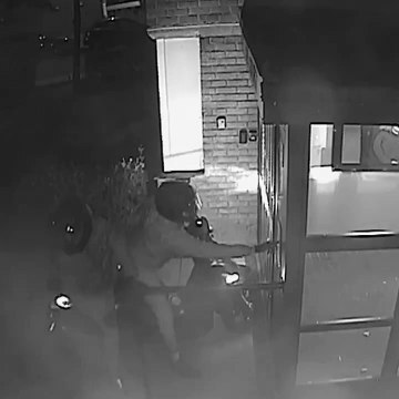 Machete-wielding robbers caught on CCTV