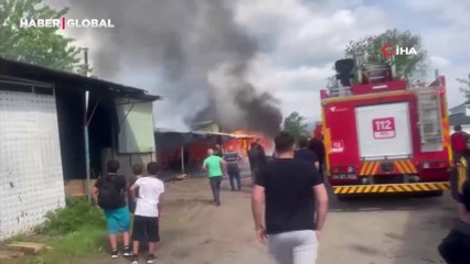 Video herunterladen: Sakarya'da korkutan yangın: Atölye alev topuna döndü