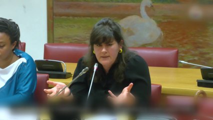 “On ne peut pas mettre des gens dans des hôtels en attendant qu’elles mettent bas", pour Anna Roy