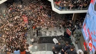 Pleurs, malaises, mouvements de foule… le concert de Dadju et Tayc dans un centre commercial de Lyon dégénère