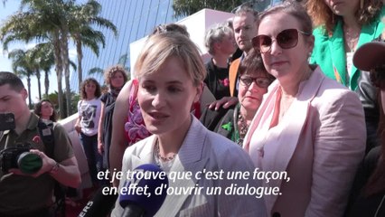 Cannes: Judith Godrèche avec des victimes de violences sexuelles sur les marches