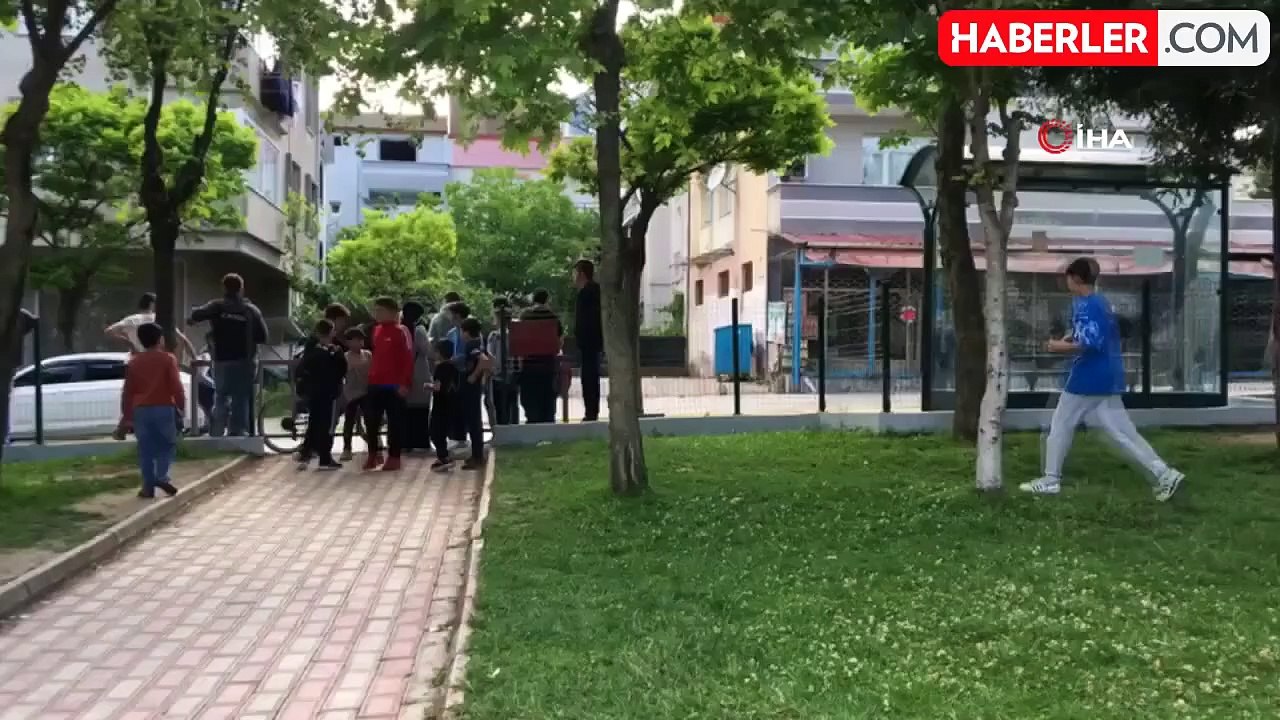 Çocuk parkında bıçaklı kavga: 2 yaralı