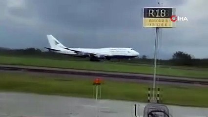 Yolcu uçağı acil iniş yaptı