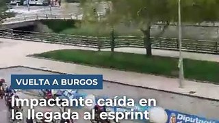 Impactante caída de Elisa Balsamo en la llegada al esprint de la primera etapa de la Vuelta a Burgos