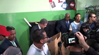 Presidente dominicano lidera elecciones marcadas por la crisis de Haití