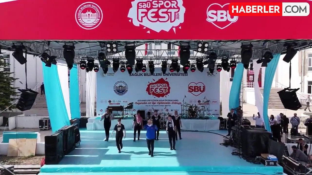 Gençlik ve Spor Bakanı Osman Aşkın Bak, sahnede "dabke" dansı yaptı