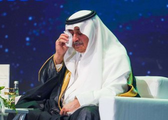 "فيديو الأمير سلطان وفرحة تخرج".. لحظات لم يتمالك فيها "أمير تبوك" دموعه