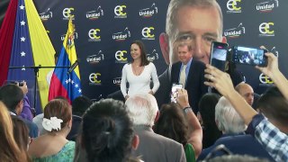 Candidato de oposición de Venezuela encabeza su primer mitin en la presidencial