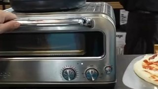 Un four qui cuit les pizza en 2 minutes  (Note : Cette vidéo enregistrée à la Foire de Paris ne fait l’objet d’aucune contrepartie)