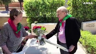 Roma, Berlinguer: l'Anpi depone un mazzo di fiori sulla tomba a Prima Porta