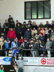 Otro ángulo de los incidentes en el Hernán Sagasti de Liniers