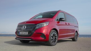 The new Mercedes-Benz EQV AVANTGARDE Design in Hyacinth red metallic