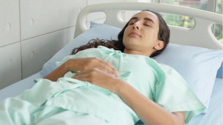 Ibuprofen gegen Periodenkrämpfe: Frau fällt 17 Tage lang ins Koma