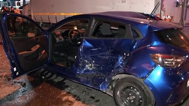 Küçükçekmece’de 3 araçlı zincirleme trafik kazası: 2 yaralı