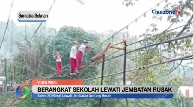 Siswa SD di Musi Rawas Utara Nekat Lewati Jembatan Gantung Rusak Demi ke Sekolah