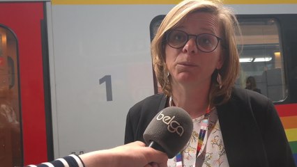 Arrivée du #trainbow (train arc-en-ciel) à la gare de Bruxelles-Luxembourg