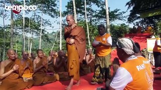 Puluhan Bhikku Mancanegara Awali Ritual Thudong dari Kota Semarang