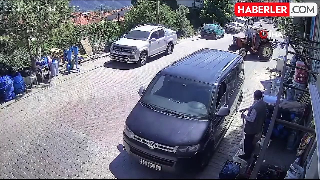 Traktörle kafa kafaya çarpışan motosiklet sürücüsü metrelerce böyle savruldu