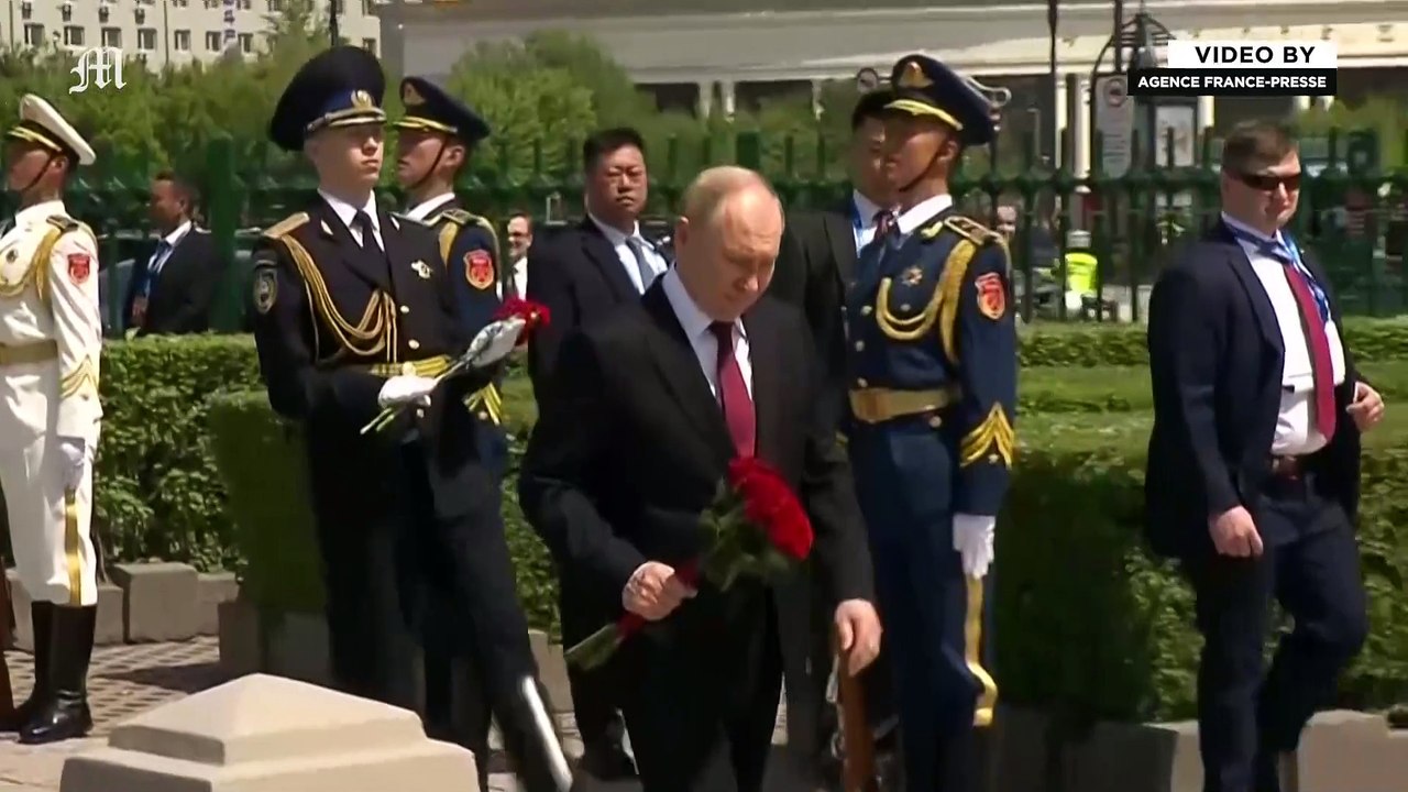 Putin visits Soviet martyrs' monument in China...