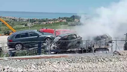 Download Video: Ancona, spaventoso incendio sulla Variante: traffico in tilt