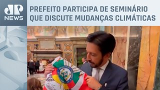 Ricardo Nunes pede para papa Francisco abençoar bandeira do RS