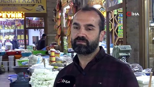 Van’ın taze otlu peyniri satışa sunuldu