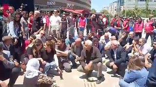 Diyarbakır'da Kobanê Davası açıklamasının ardından katılımcılar tek tek ablukadan çıkabildi.