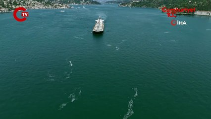 İstanbul Boğazı’nda merak uyandıran görüntü