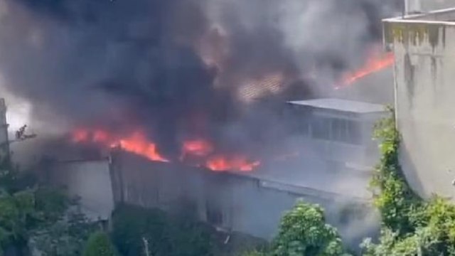 Sultangazi'de tekstil atölyesinde yangın