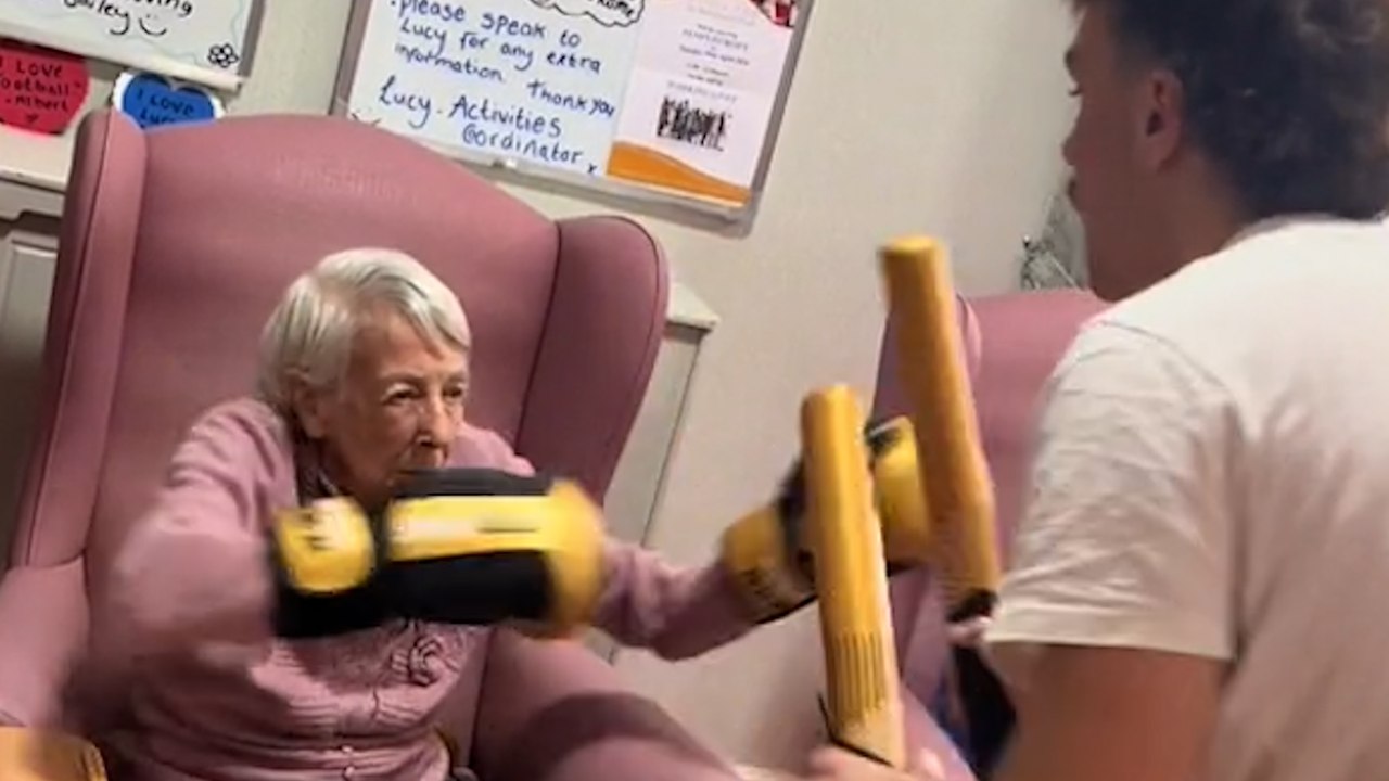 21-year-old gives OAP boxing lessons